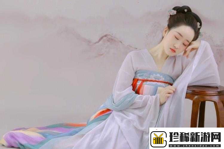 婀娜少女羞岁月无忧愁云裳：青春的美丽画卷